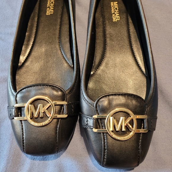 Micheal kors flats - Picture 3 of 5